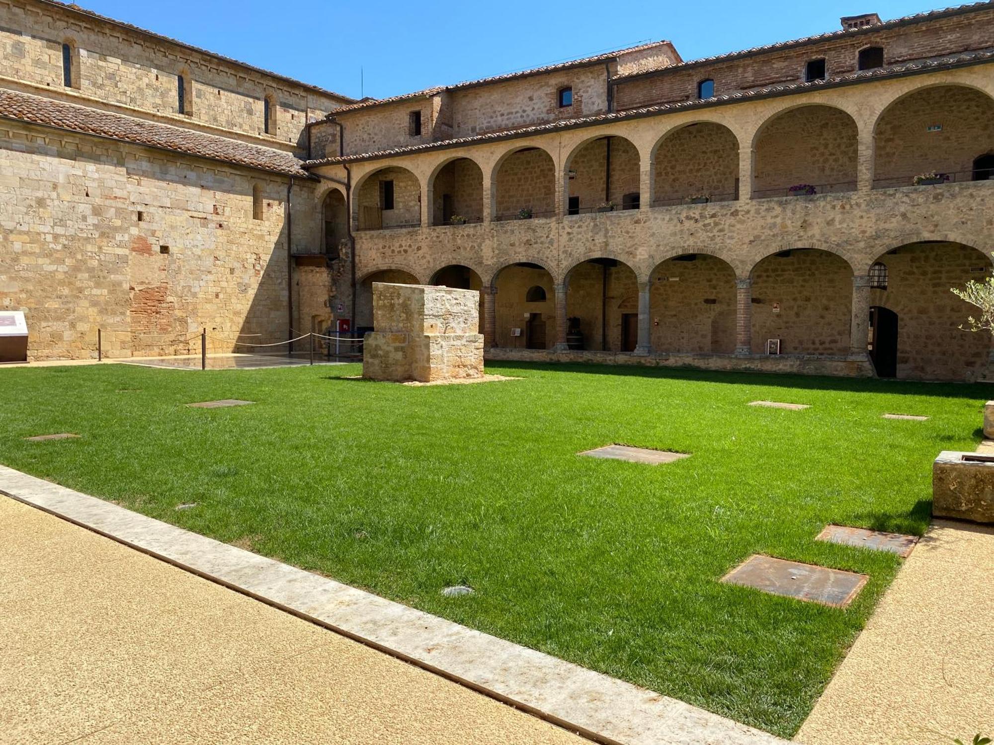 Ostello Contessa Ava Dei Lambardi Monteriggioni Exterior foto