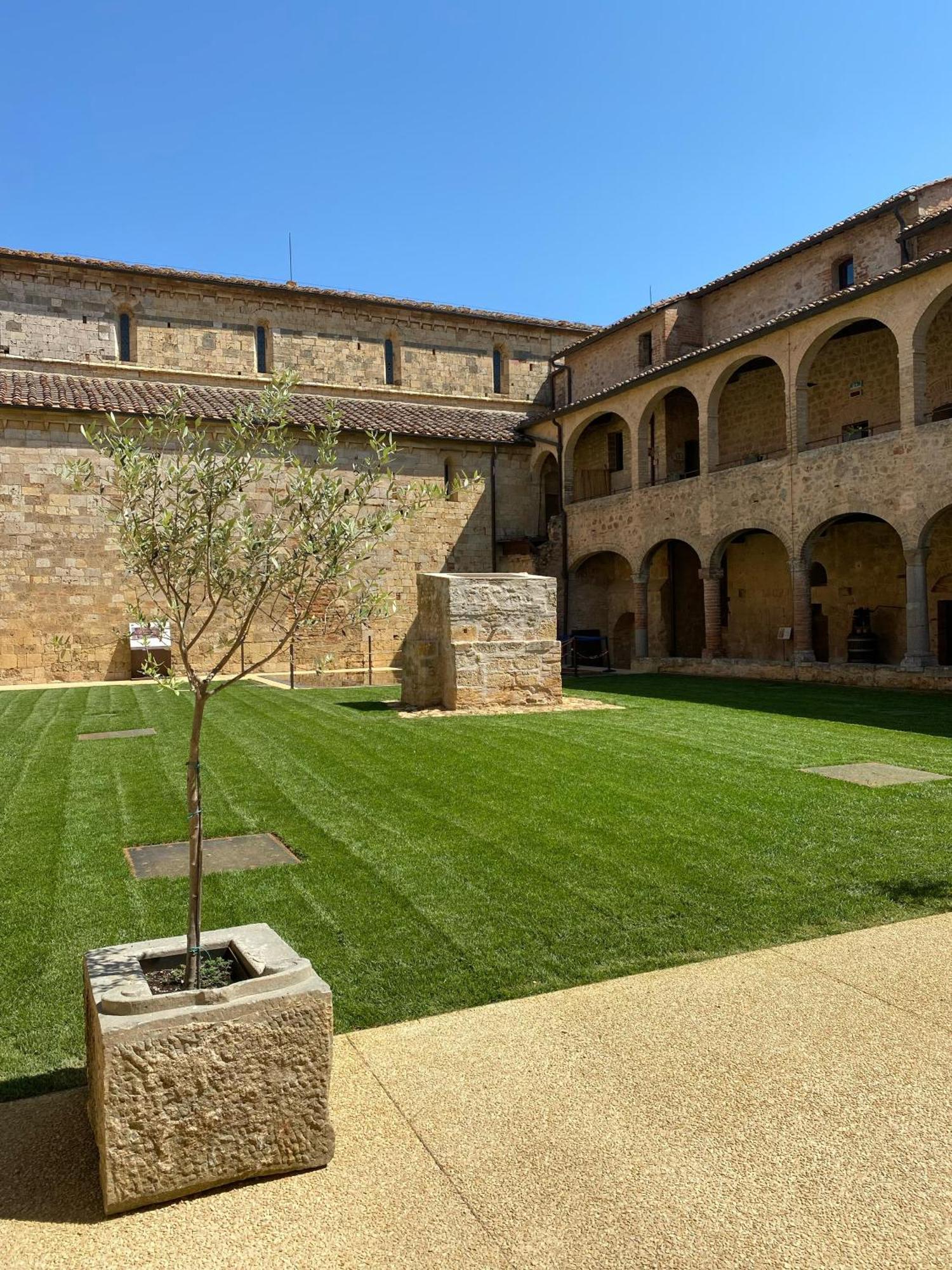 Ostello Contessa Ava Dei Lambardi Monteriggioni Exterior foto