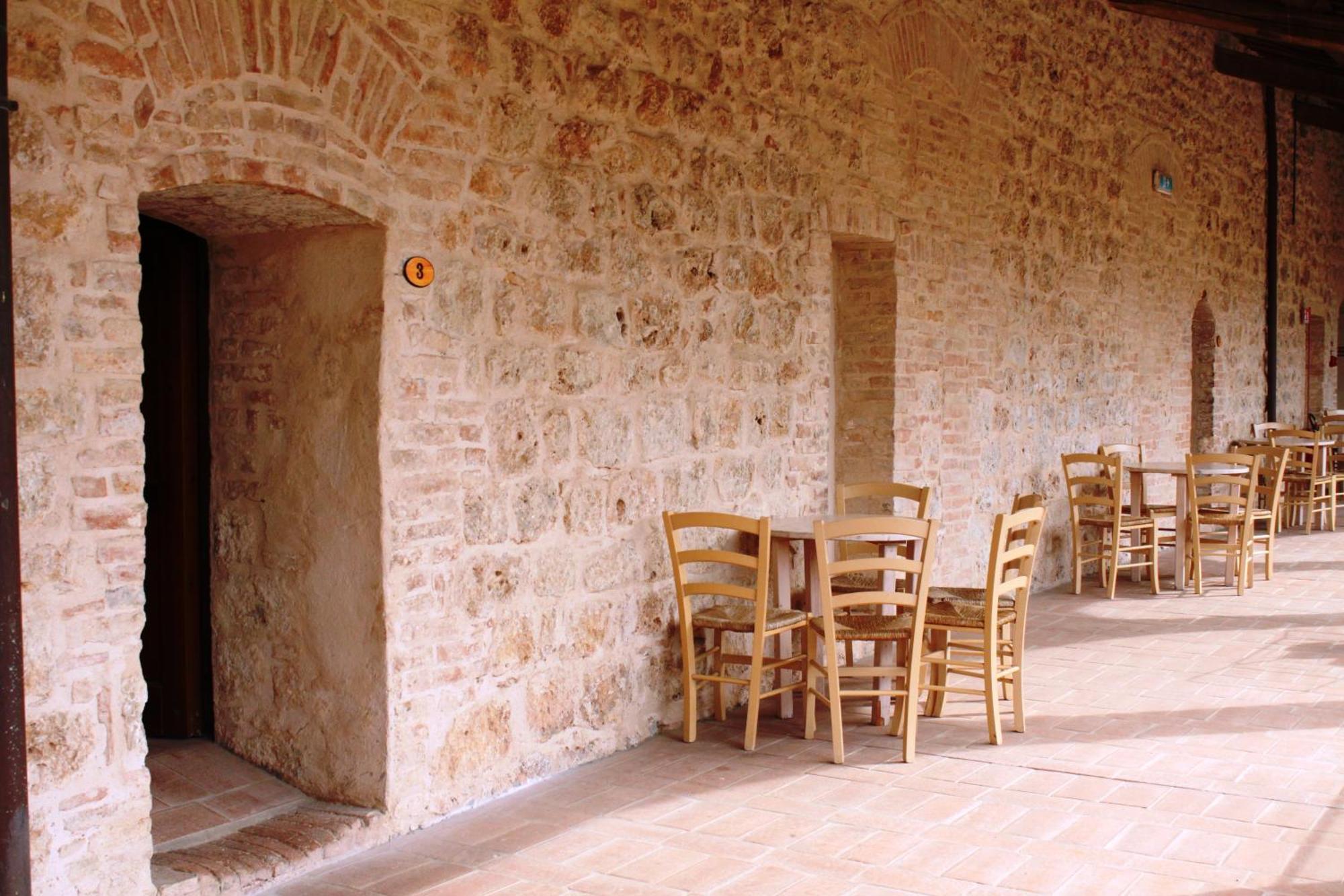 Ostello Contessa Ava Dei Lambardi Monteriggioni Exterior foto